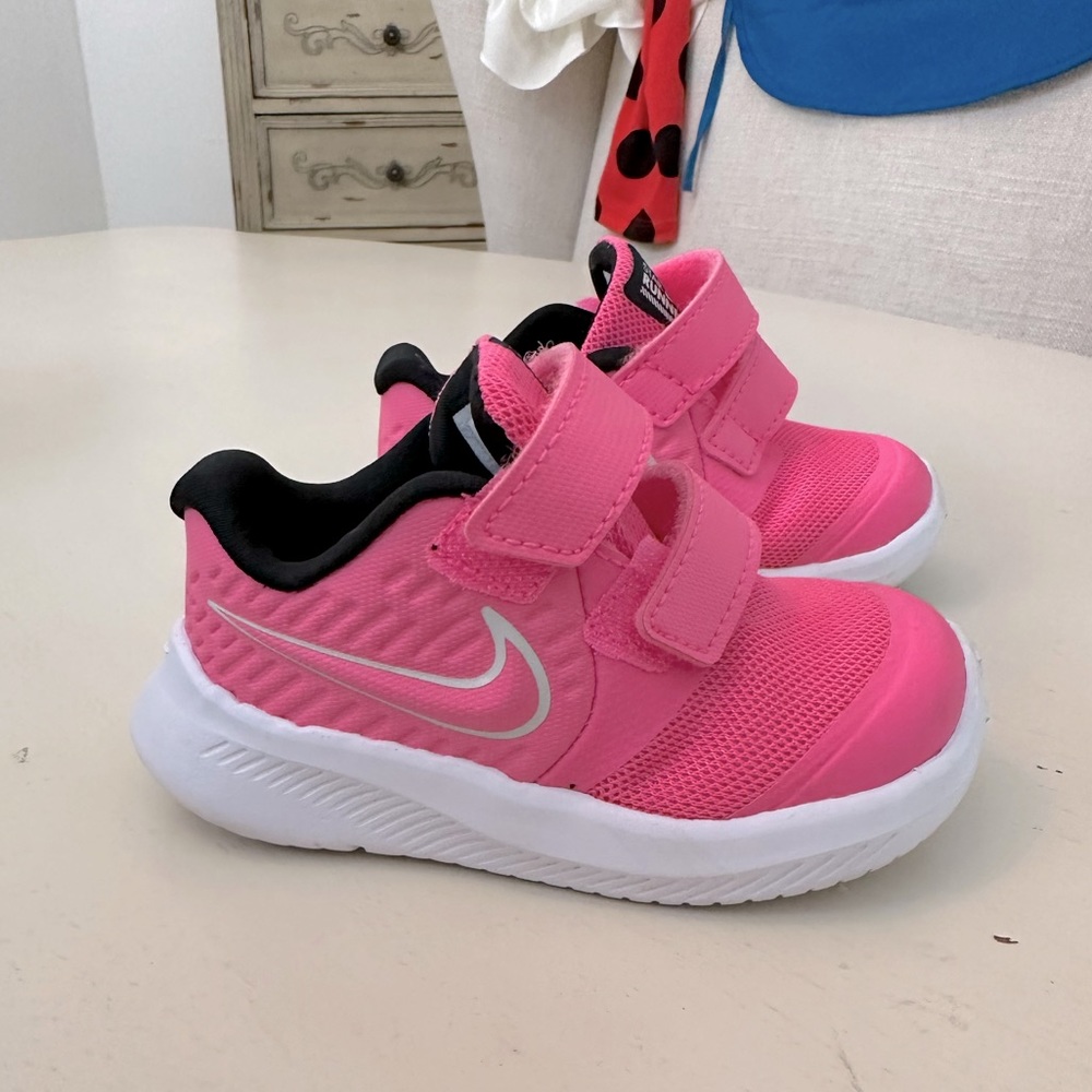 New Toddler Girls Nike Sneakers, Star Runner, Go Fast, pink, sz 5C, first walker